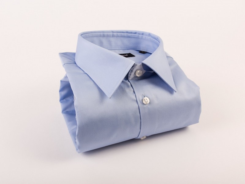 Cămaşă bărbaţi Croi tip Slim Fit cu Guler italian cu un nasture Satin Albastru deschis